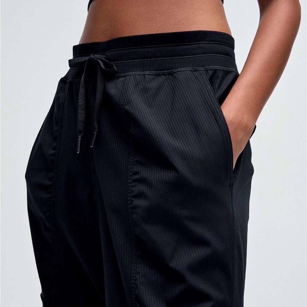 Lululemon Relaxed Fit Black Dance Studio Cargo Joggers S - Picture 5 of 13